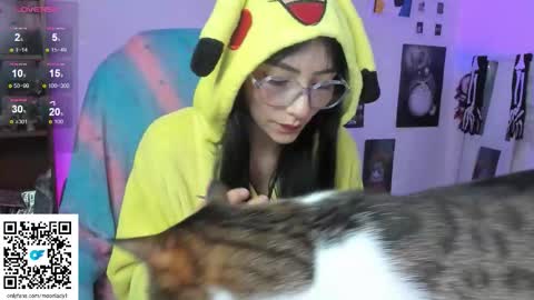 MOON  online show from October 28, 2:04 am