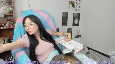 Snapshot of moonlady_ chatting on January 31, 10:30 pm MOON online show from January 31, 10:30 pm