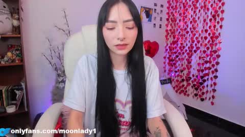 Snapshot of moonlady_ chatting on February 21, 7:04 pm MOON online show from February 21, 7:04 pm