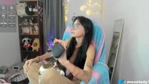 MOON  online show from April 6, 3:26 am