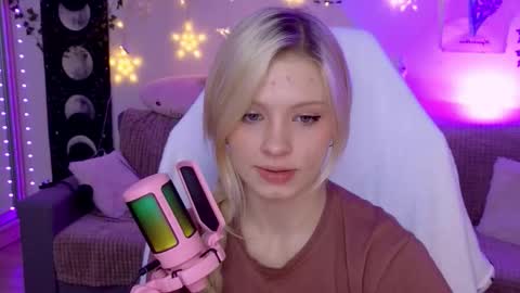 Snapshot of moonlight_mia chatting on October 14, 5:25 pm Mia   online show from October 14, 5:25 pm