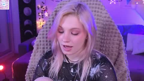 Mia   online show from April 10, 6:01 pm