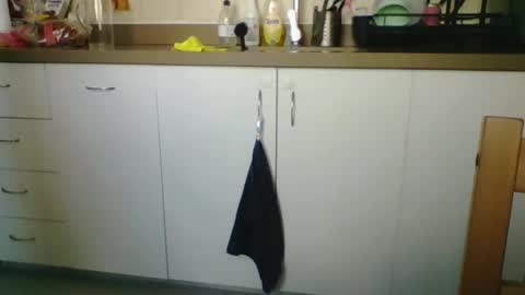 Snapshot of moonnighthugecock chatting on December 24, 9:50 am moonnighthugecock online show from December 24, 9:50 am