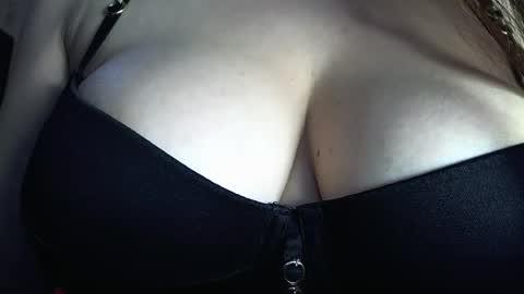 Snapshot of moonrose69 chatting on July 15, 11:15 am moonrose69 online show from July 15, 11:15 am