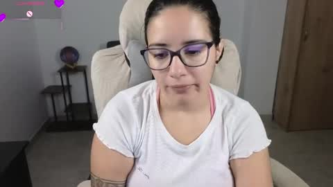 Moon Woman online show from May 31, 2:20 am