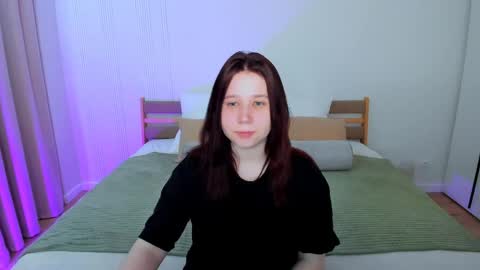 Snapshot of mooonlightsky chatting on April 21, 5:47 am Charli online show from April 21, 5:47 am
