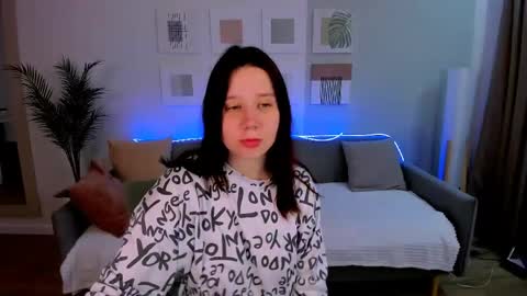 Snapshot of mooonlightsky chatting on April 22, 4:59 am Charli online show from April 22, 4:59 am