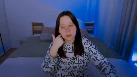 Snapshot of mooonlightsky chatting on April 27, 4:43 am Charli online show from April 27, 4:43 am