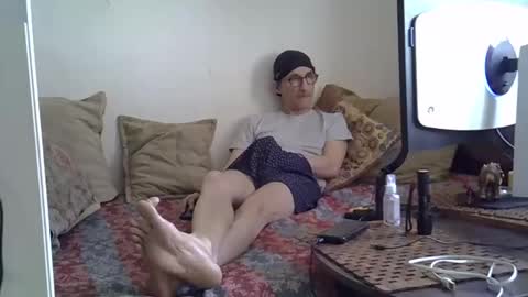 Snapshot of moovurey16 chatting on February 15, 7:27 am Alex online show from February 15, 7:27 am