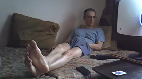 Snapshot of moovurey16 chatting on April 8, 2:33 am Alex online show from April 8, 2:33 am