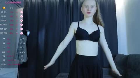 Snapshot of moranabetony chatting on February 17, 5:15 am Morana online show from February 17, 5:15 am