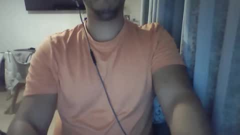 Snapshot of morenolatin19 chatting on October 24, 7:10 pm Jos Luis online show from October 24, 7:10 pm