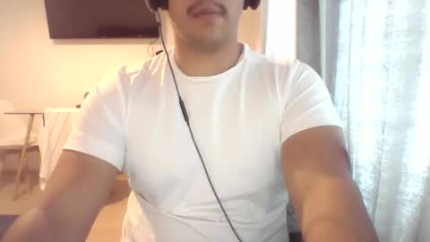 Snapshot of morenolatin19 chatting on October 26, 12:33 pm Jos Luis online show from October 26, 12:33 pm