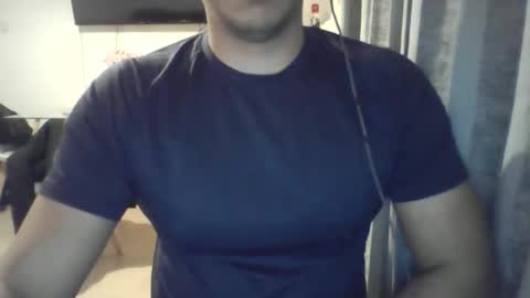 Snapshot of morenolatin19 chatting on December 17, 6:03 pm Jos Luis online show from December 17, 6:03 pm