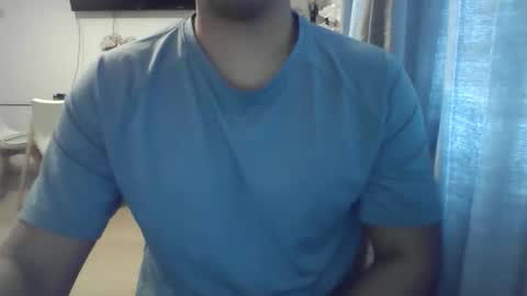 Snapshot of morenolatin19 chatting on December 20, 8:43 am Jos Luis online show from December 20, 8:43 am