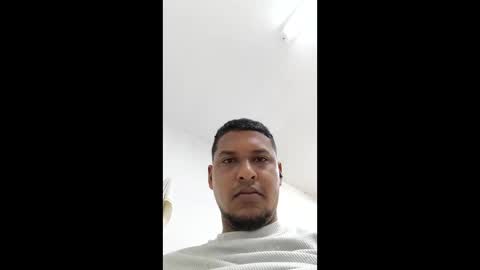 Snapshot of morenoman25 chatting on April 14, 10:21 am Carlos online show from April 14, 10:21 am