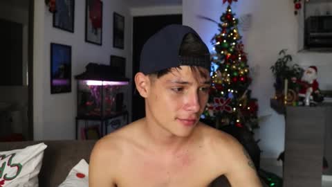 Snapshot of morgan_hiller chatting on December 3, 9:01 pm   online show from December 3, 9:01 pm