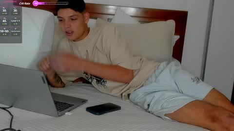 Snapshot of morgan_hiller chatting on December 14, 9:35 pm   online show from December 14, 9:35 pm