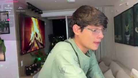 Snapshot of morgan_hiller chatting on July 19, 1:53 am online show from July 19, 1:53 am