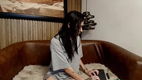 morganevans_t online show from February 25, 12:15 pm