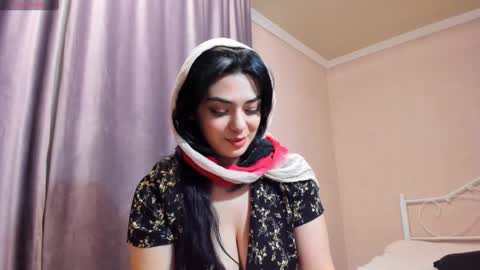 Snapshot of moroccan_diamond_ chatting on December 29, 6:38 pm Medina online show from December 29, 6:38 pm