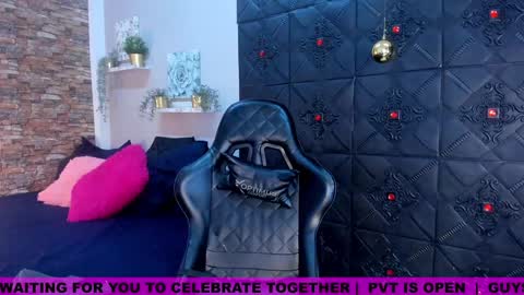 Snapshot of morochaa_fire chatting on December 23, 2:35 am Morocha  online show from December 23, 2:35 am