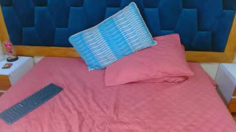 Snapshot of morrigan_luxus chatting on October 23, 7:56 pm morrigan_luxus online show from October 23, 7:56 pm