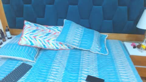 Snapshot of morrigan_luxus chatting on November 15, 1:29 pm morrigan_luxus online show from November 15, 1:29 pm