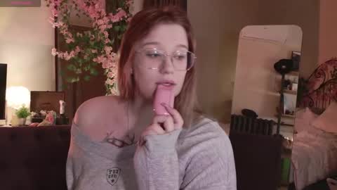 morvelyn online show from June 2, 7:16 pm