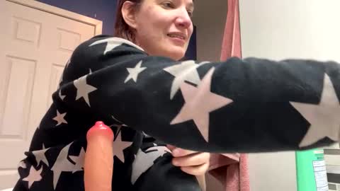 Snapshot of mossy_mommy chatting on February 13, 5:01 pm Mossy Mommy online show from February 13, 5:01 pm