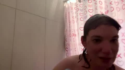 Snapshot of mossy_mommy chatting on February 14, 1:02 am Mossy Mommy online show from February 14, 1:02 am