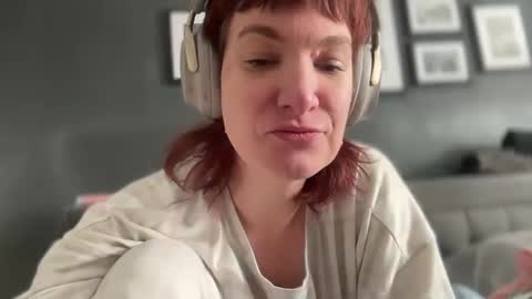 Snapshot of mossy_mommy chatting on February 14, 5:03 pm Mossy Mommy online show from February 14, 5:03 pm