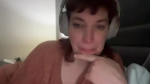 Snapshot of mossy_mommy chatting on February 16, 2:31 am Mossy Mommy online show from February 16, 2:31 am