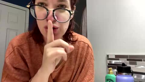 Snapshot of mossy_mommy chatting on February 16, 1:38 pm Mossy Mommy online show from February 16, 1:38 pm