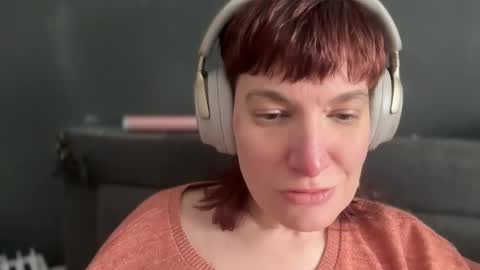 Snapshot of mossy_mommy chatting on February 16, 8:11 pm Mossy Mommy online show from February 16, 8:11 pm