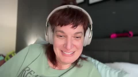 Snapshot of mossy_mommy chatting on February 17, 10:36 pm Mossy Mommy online show from February 17, 10:36 pm