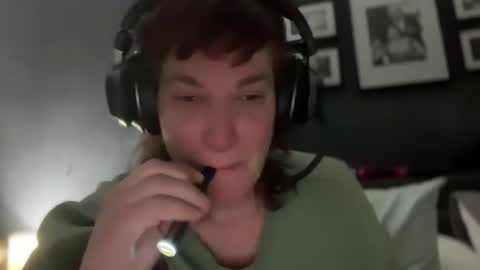 Snapshot of mossy_mommy chatting on February 18, 1:54 am Mossy Mommy online show from February 18, 1:54 am