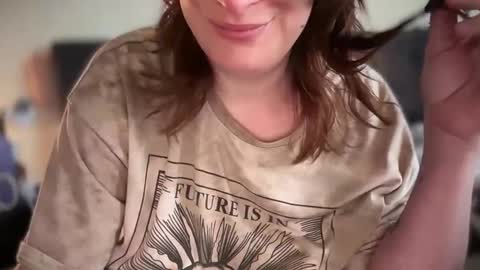 Snapshot of mossy_mommy chatting on March 6, 5:09 pm Mossy Mommy online show from March 6, 5:09 pm