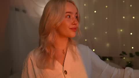 Snapshot of mother__of__dragons chatting on September 22, 9:28 pm Deni and Jett my weekly schedule online show from September 22, 9:28 pm