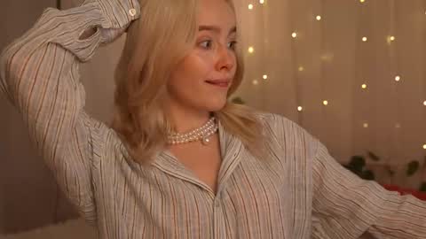 Snapshot of mother__of__dragons chatting on November 11, 7:47 pm Deni and Jett my weekly schedule online show from November 11, 7:47 pm