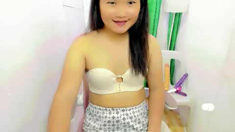 Snapshot of mountain_girl88 chatting on November 7, 2:44 am casandra online show from November 7, 2:44 am