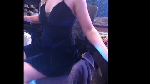 Snapshot of mountainbeauty chatting on March 11, 1:37 am mountainbeauty online show from March 11, 1:37 am