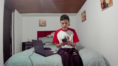 Snapshot of mr_andresr chatting on January 13, 3:23 am Andy online show from January 13, 3:23 am