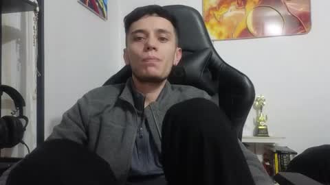 Snapshot of mr_andresr chatting on March 26, 3:23 am Andy online show from March 26, 3:23 am