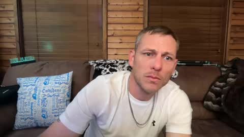 mr_anonymous025 online show from April 26, 9:18 am