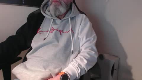 mr_boombastic2021 online show from November 14, 10:47 am