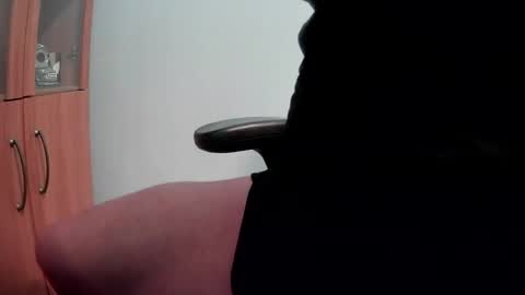 Snapshot of mr_funtease chatting on February 27, 10:42 pm Fit and Fun....10 Hung online show from February 27, 10:42 pm