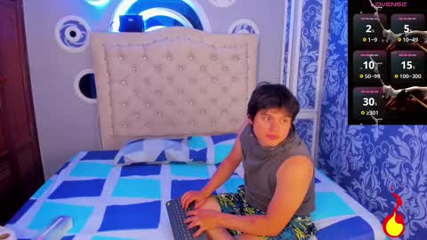 Snapshot of mr_increible_elastigirl chatting on December 17, 7:53 pm Charlie and Salo online show from December 17, 7:53 pm