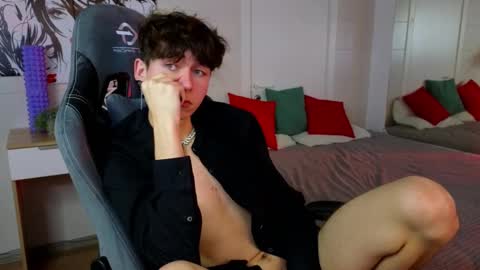 Kris online show from February 13, 10:43 pm