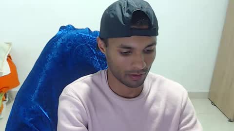 Max online show from February 20, 1:02 am